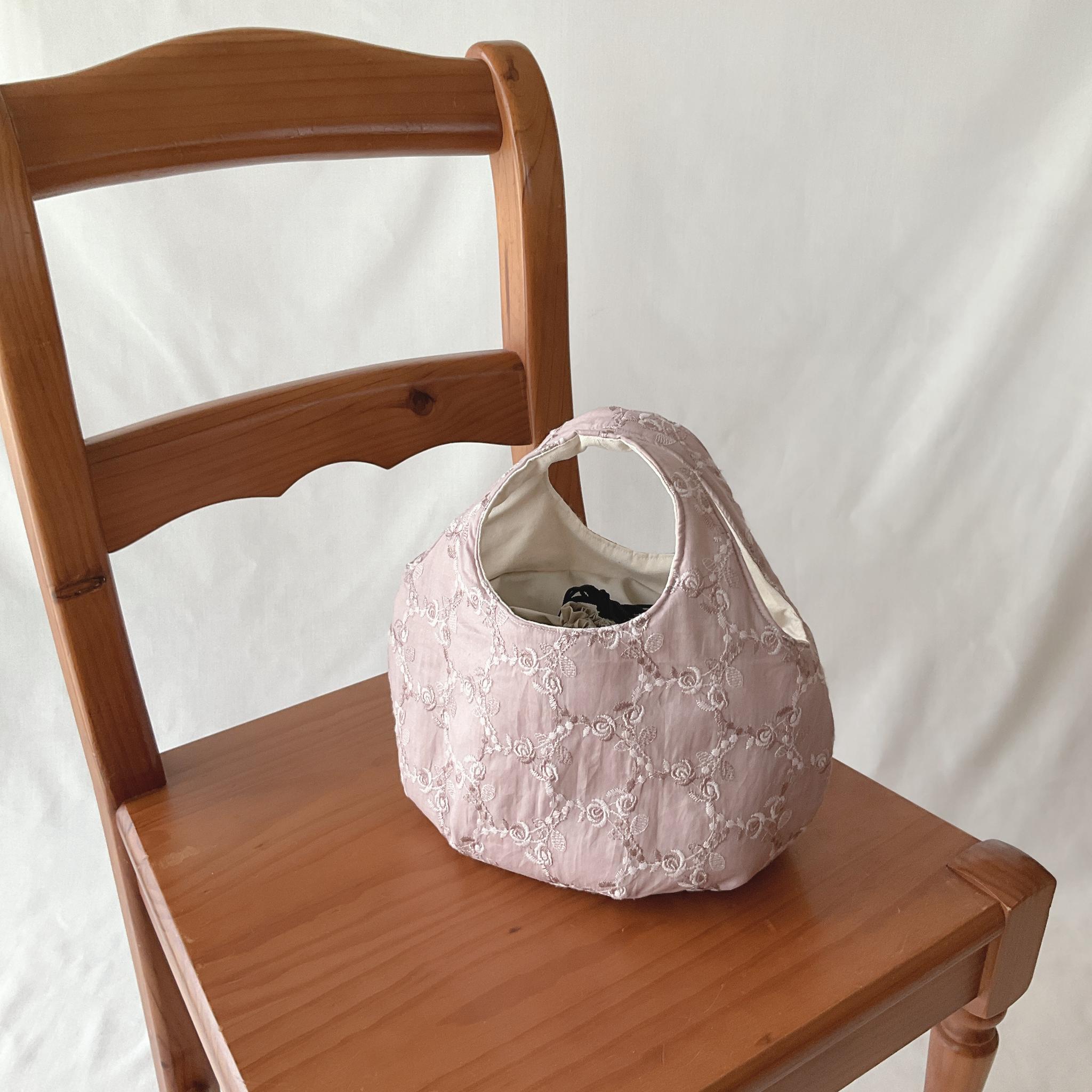 花柄刺繍の小さなころりんバッグ　Sサイズ　中身が見えないのが嬉しい | 14枚目