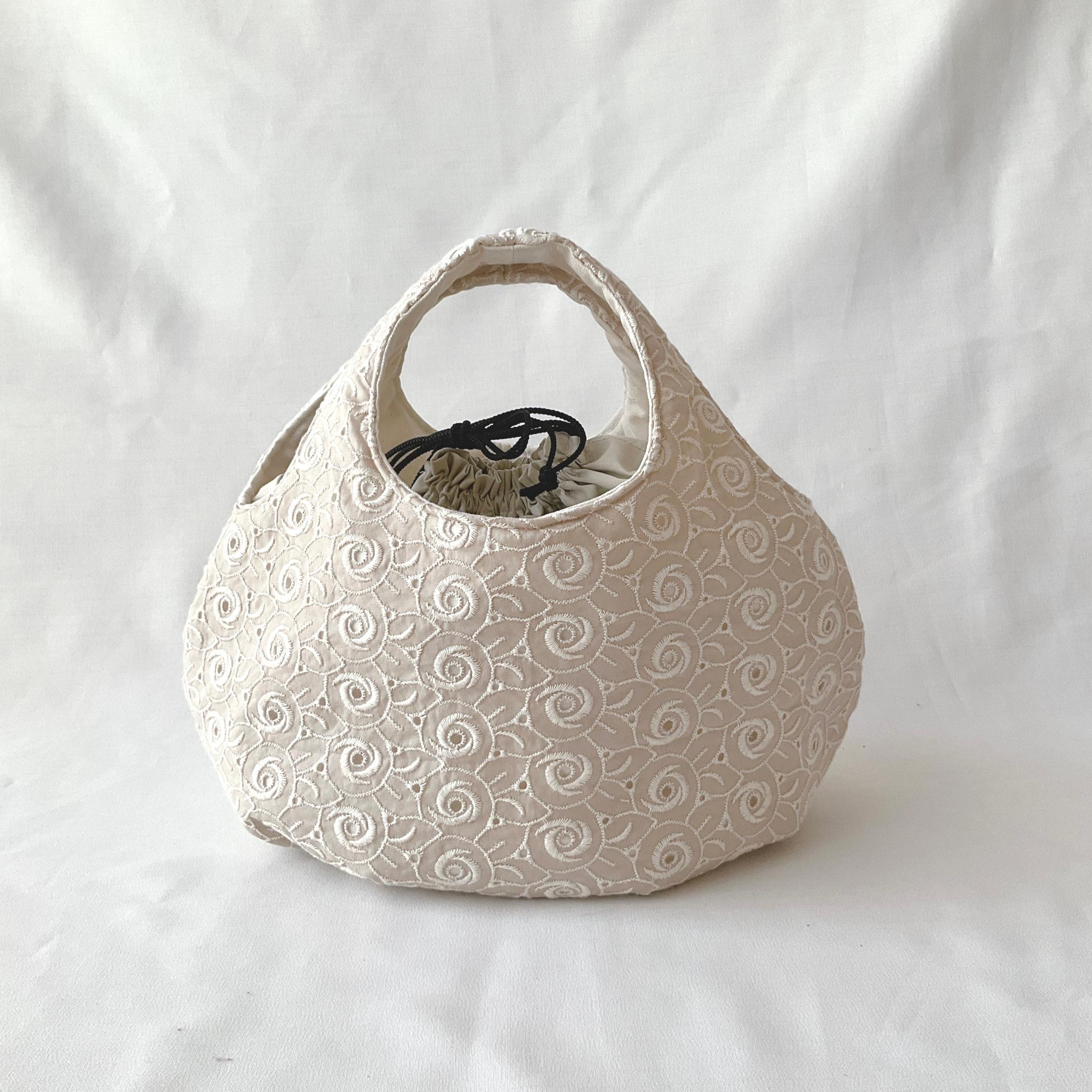 花柄刺繍の小さなころりんバッグ　Sサイズ　中身が見えないのが嬉しい | 6枚目