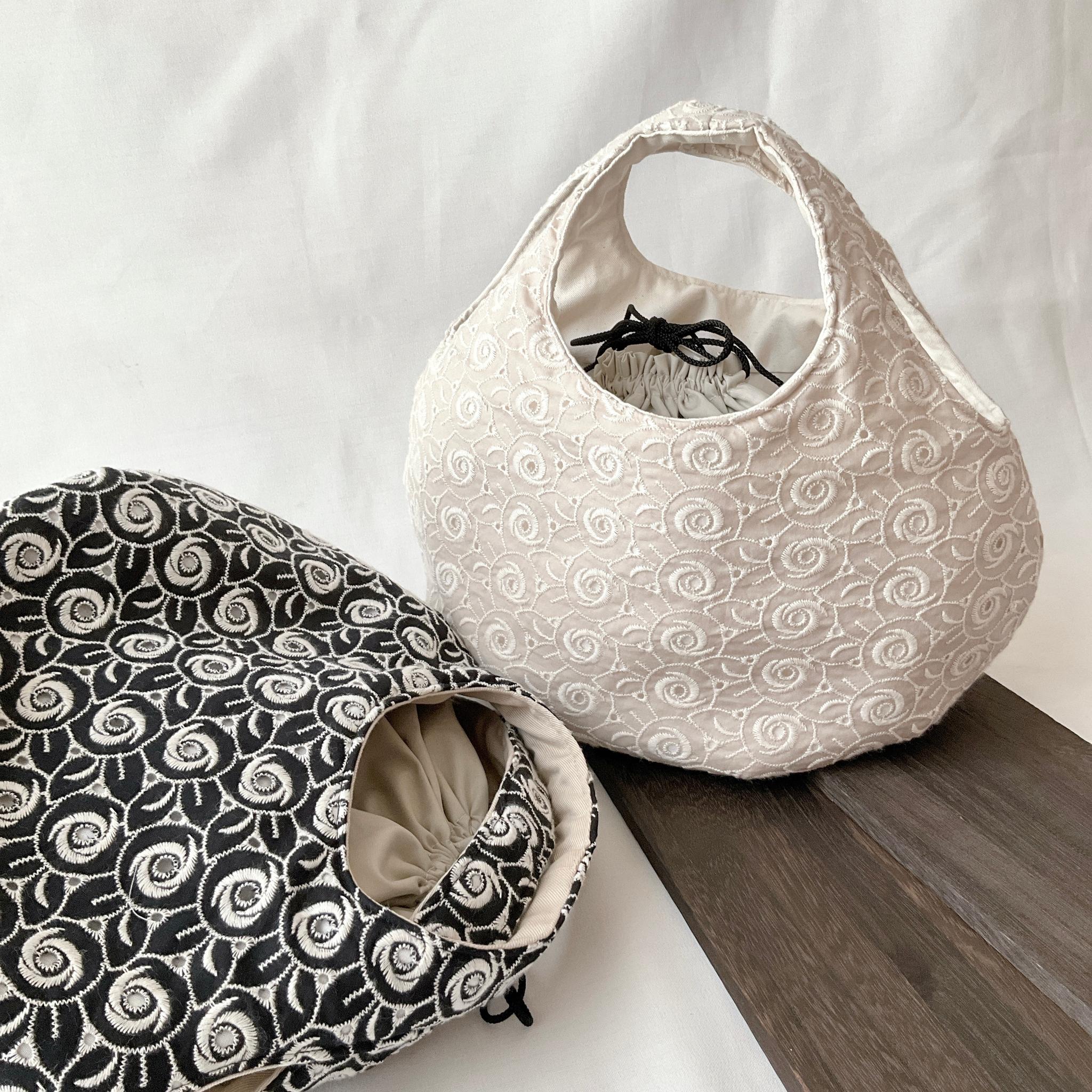 花柄刺繍の小さなころりんバッグ　Sサイズ　中身が見えないのが嬉しい | 9枚目