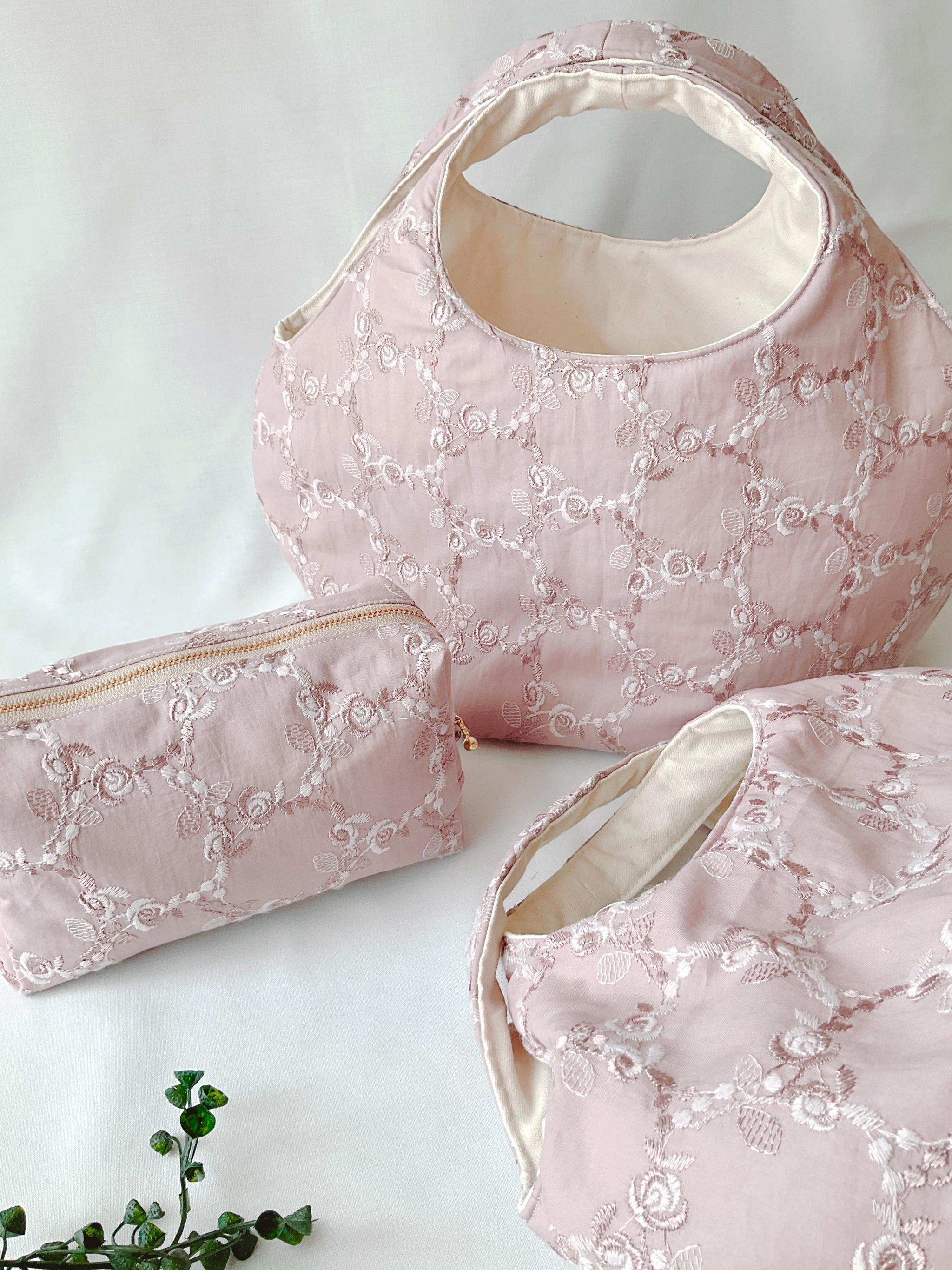 マチ付きでたっぷり入る　刺繍生地ローズ柄の長四角スクエアポーチ | 7枚目