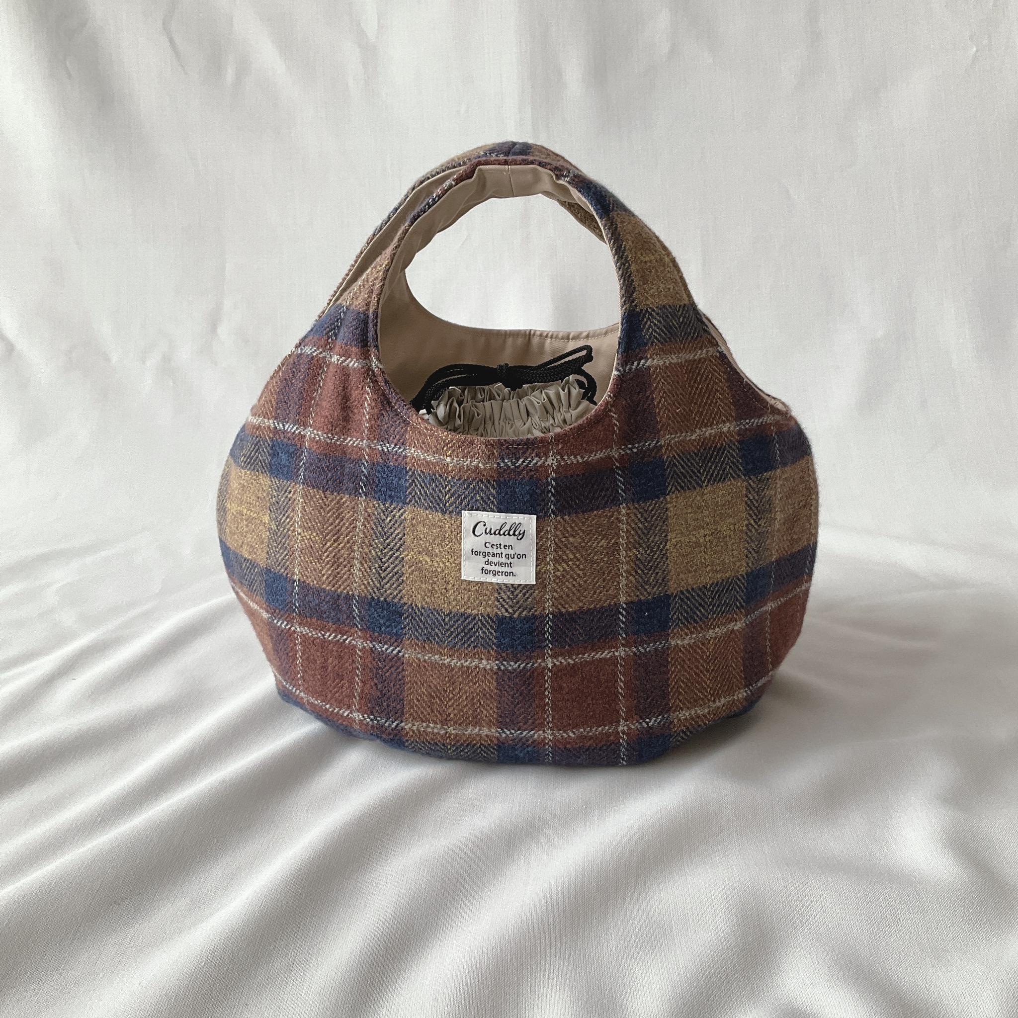 コットンツイードの小さなころりんバッグ　Sサイズ　中身が見えないのが嬉しい　ブラウン | 2枚目