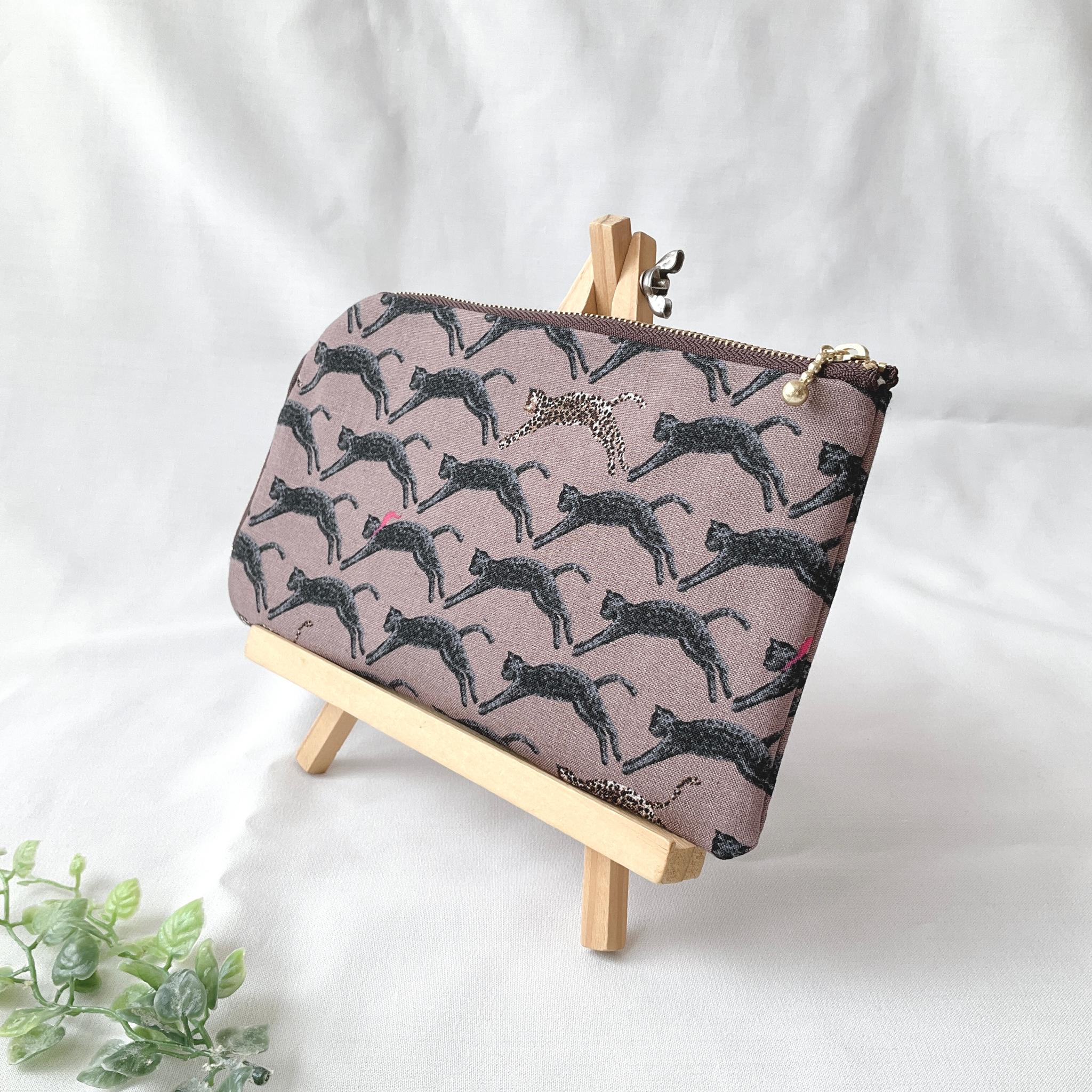 お薬手帳が入るL字ファスナーのポーチ お薬手帳 通帳ケース ヒョウ柄 | 3枚目