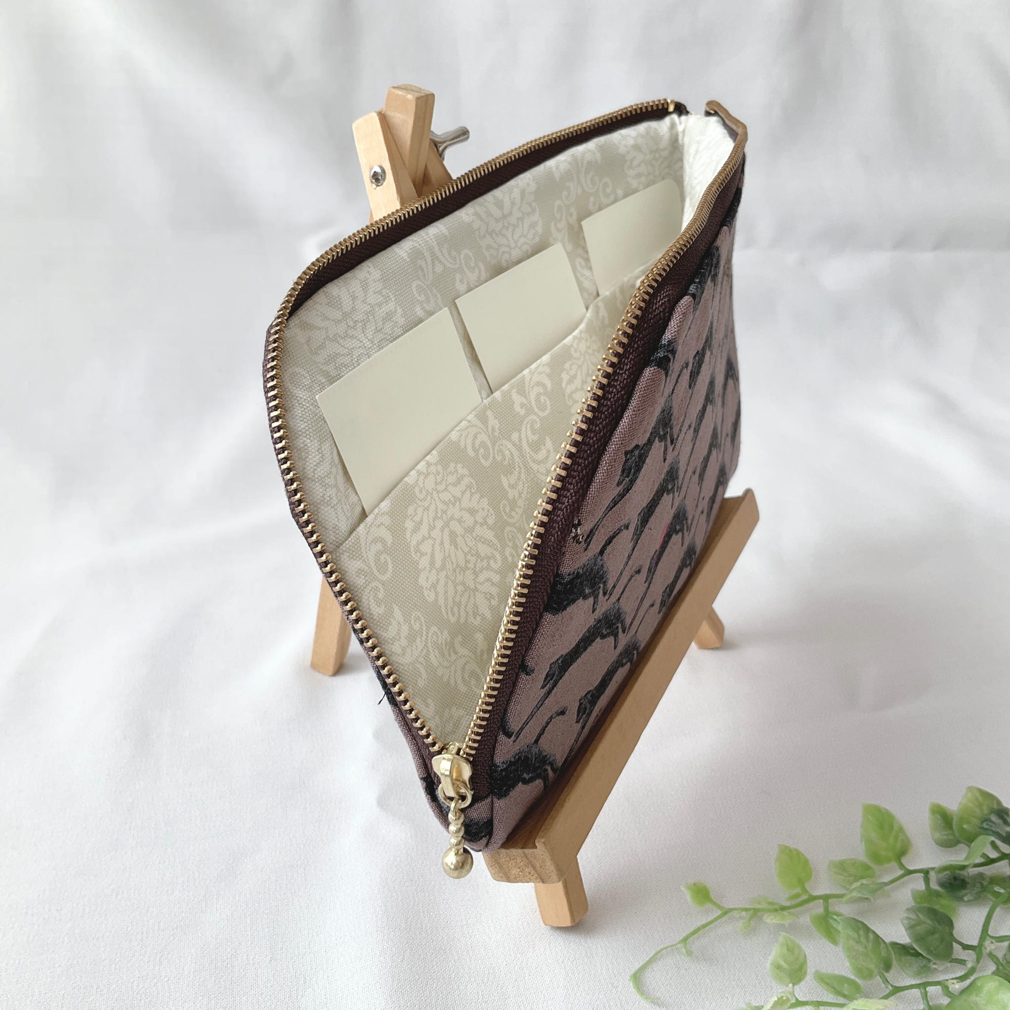 お薬手帳が入るL字ファスナーのポーチ お薬手帳 通帳ケース ヒョウ柄 | 5枚目