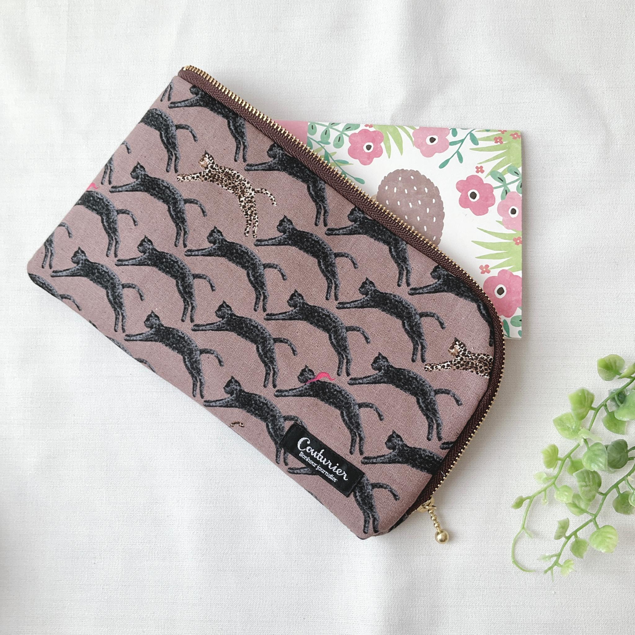 お薬手帳が入るL字ファスナーのポーチ お薬手帳 通帳ケース ヒョウ柄 | 6枚目