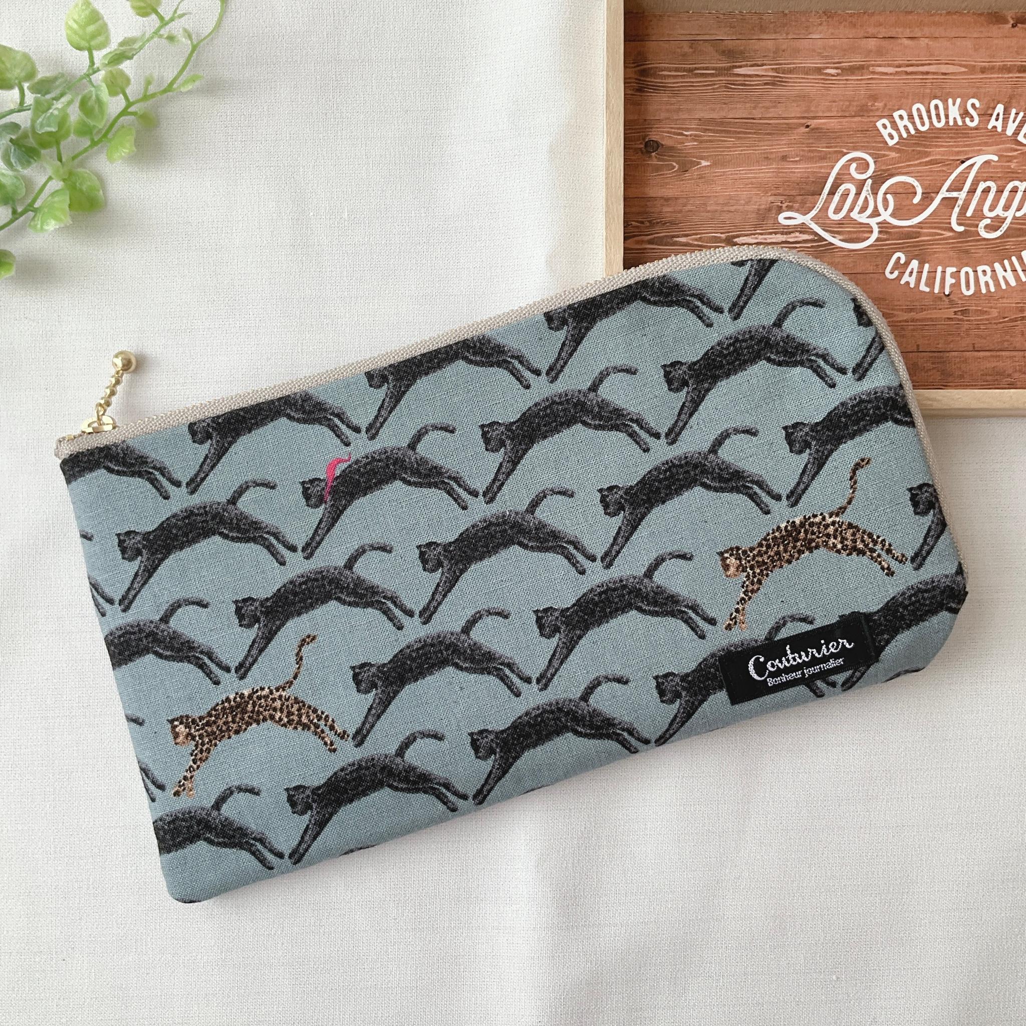 お薬手帳が入るL字ファスナーのポーチ お薬手帳 通帳ケース ヒョウ柄