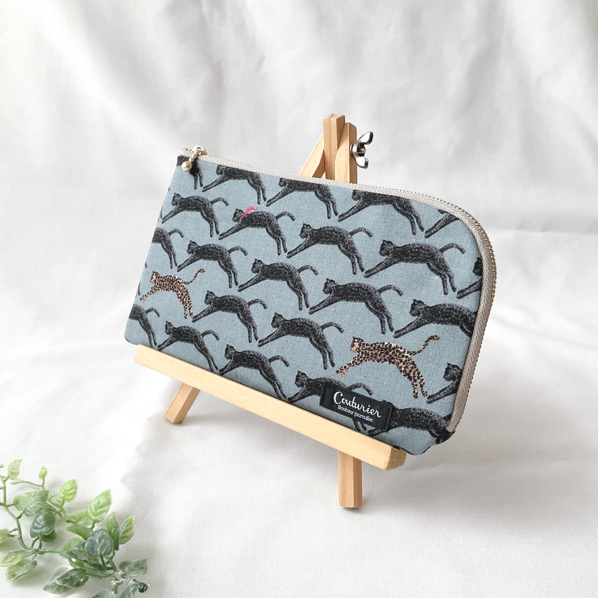 お薬手帳が入るL字ファスナーのポーチ お薬手帳 通帳ケース ヒョウ柄 | 2枚目