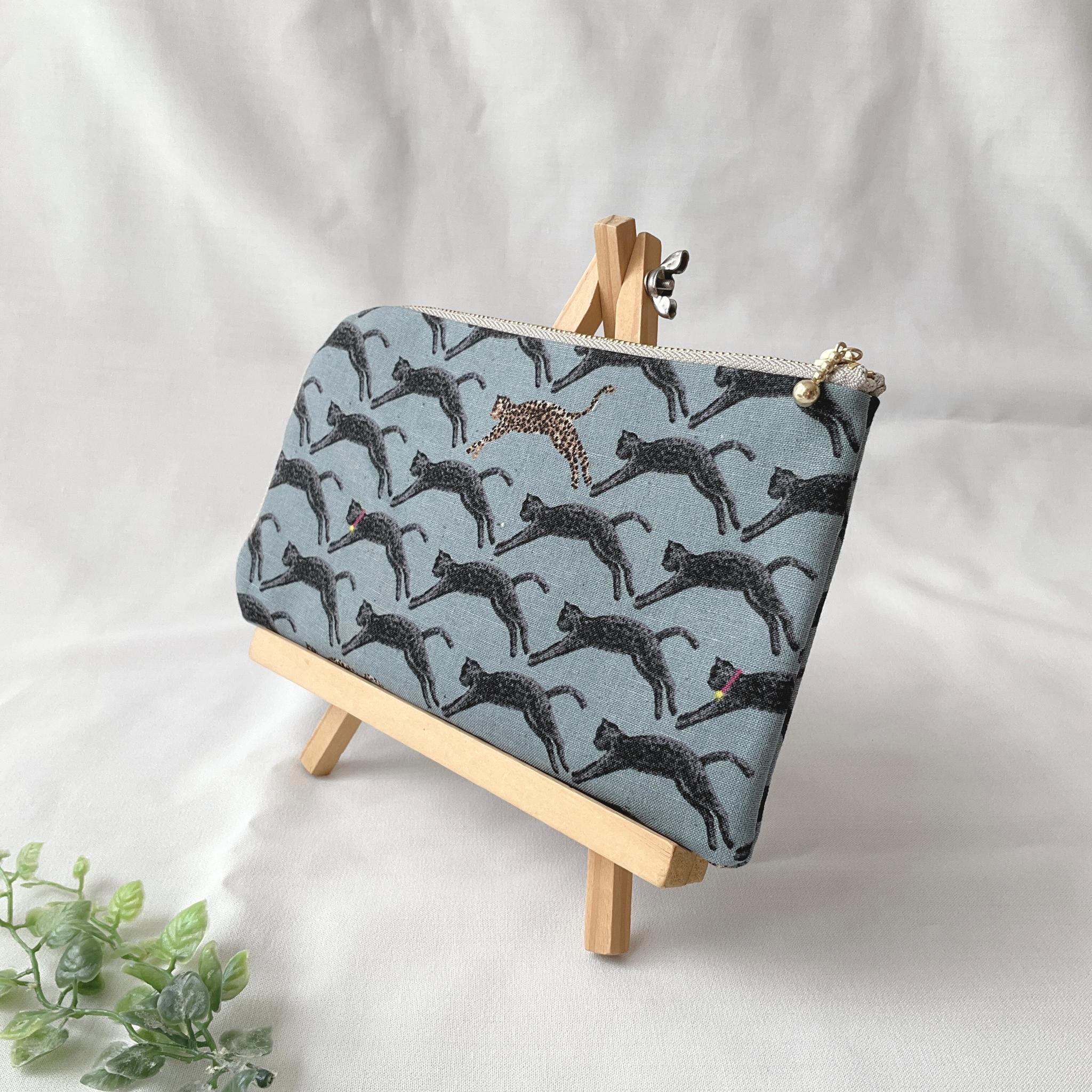 お薬手帳が入るL字ファスナーのポーチ お薬手帳 通帳ケース ヒョウ柄 | 3枚目