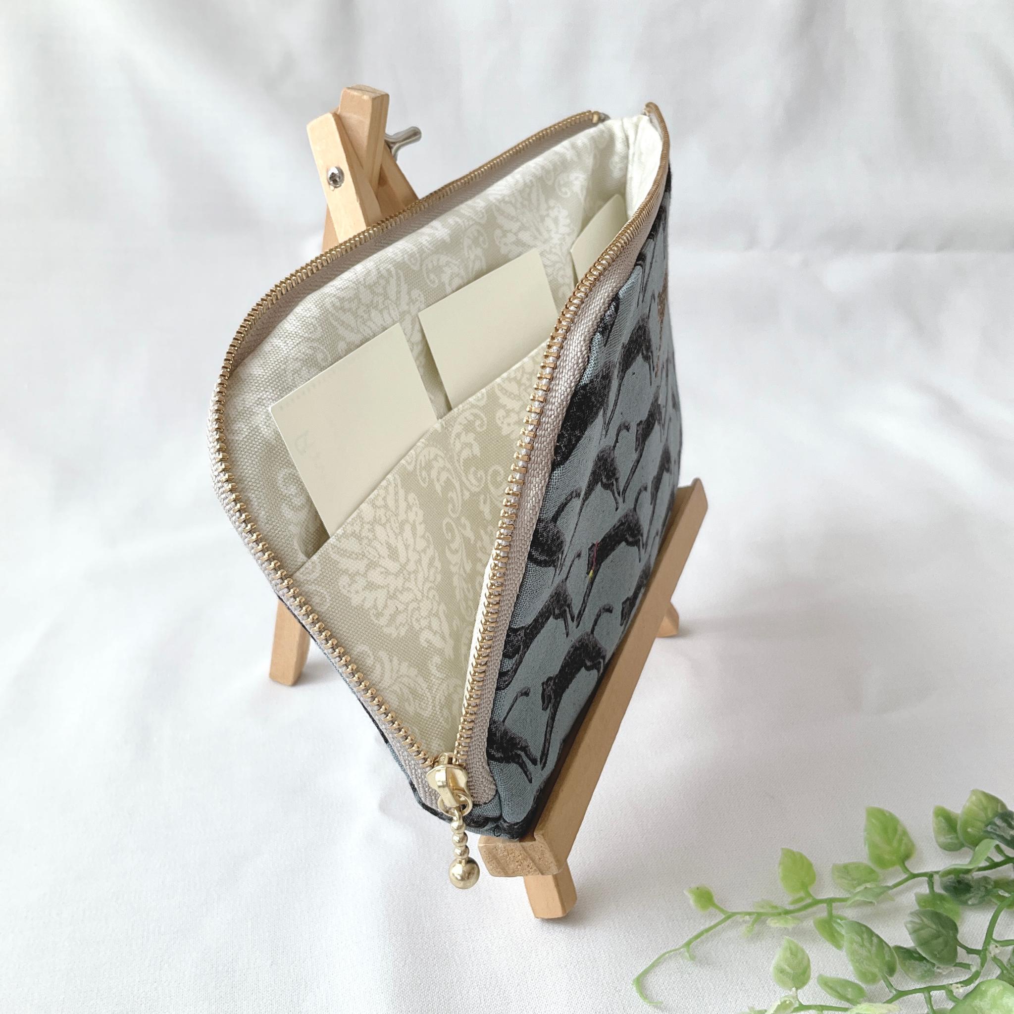 お薬手帳が入るL字ファスナーのポーチ お薬手帳 通帳ケース ヒョウ柄 | 5枚目