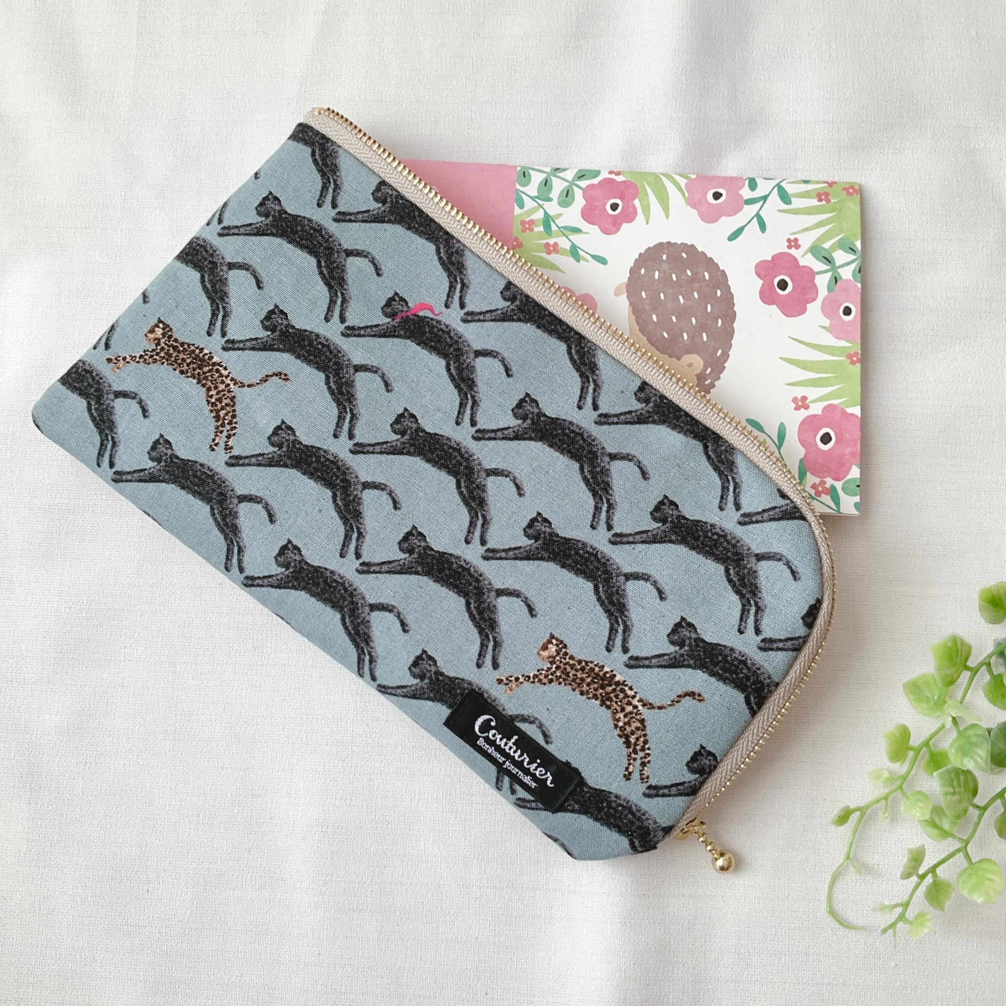 お薬手帳が入るL字ファスナーのポーチ お薬手帳 通帳ケース ヒョウ柄 | 6枚目