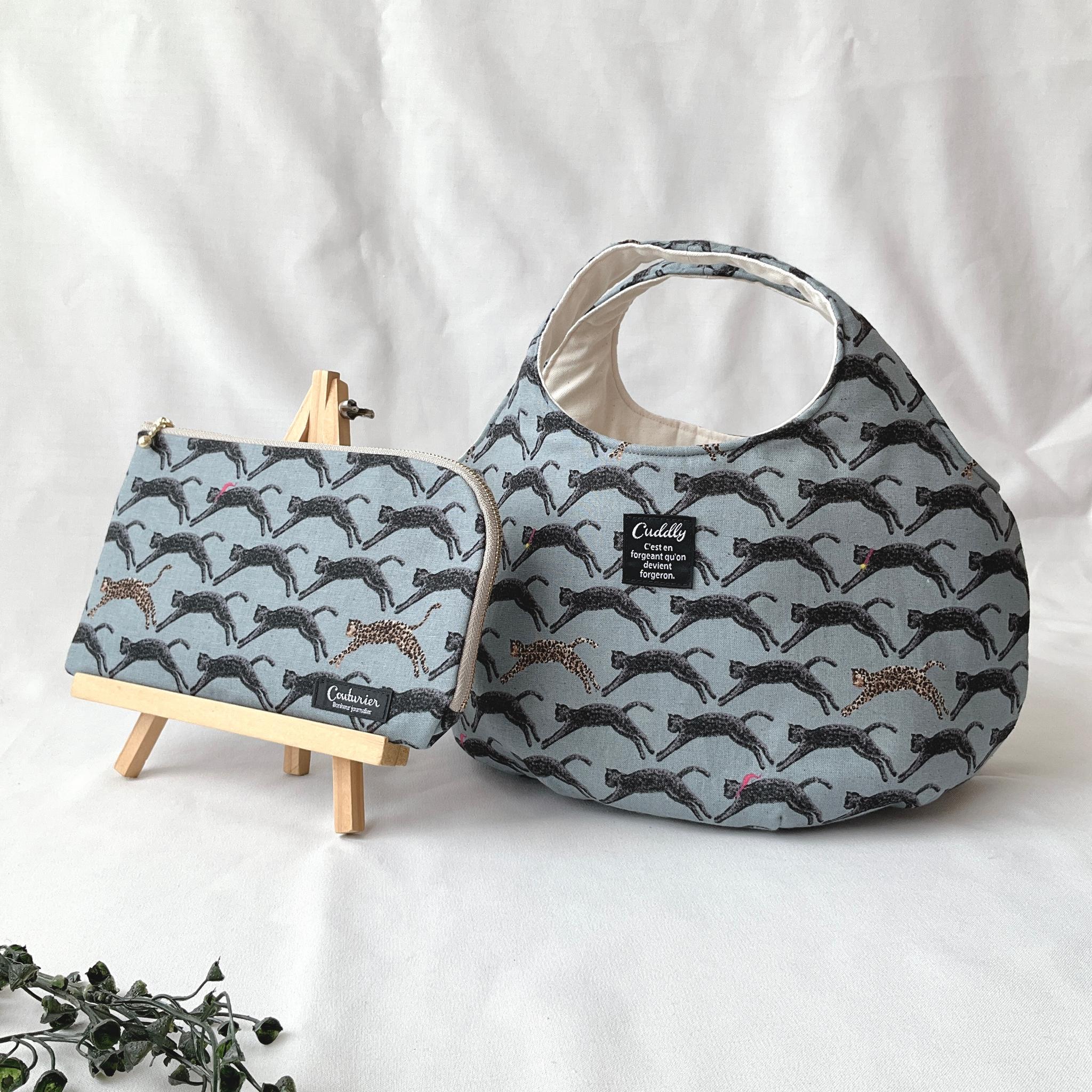 お薬手帳が入るL字ファスナーのポーチ お薬手帳 通帳ケース ヒョウ柄 | 8枚目