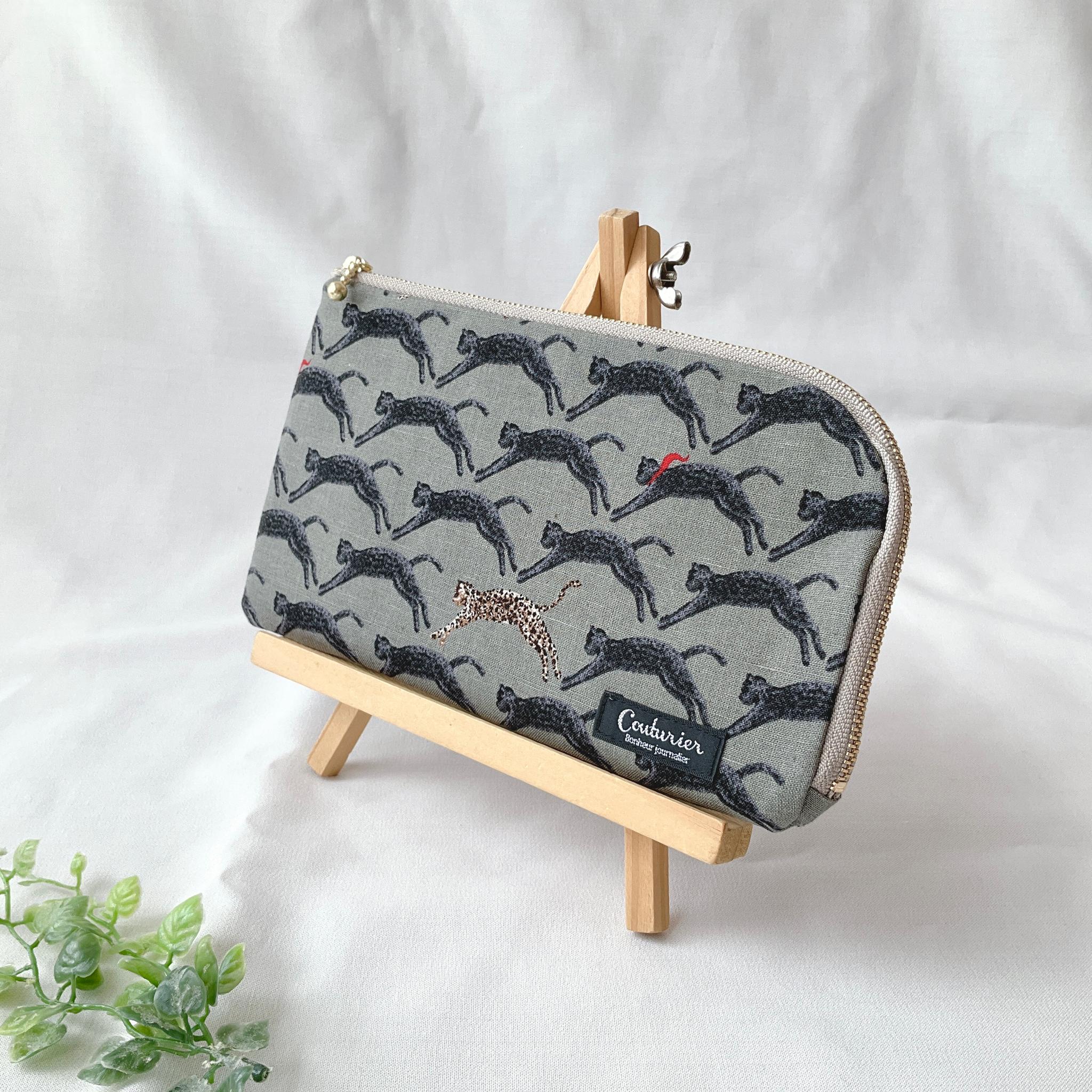 お薬手帳が入るL字ファスナーのポーチ お薬手帳 通帳ケース ヒョウ柄 | 2枚目