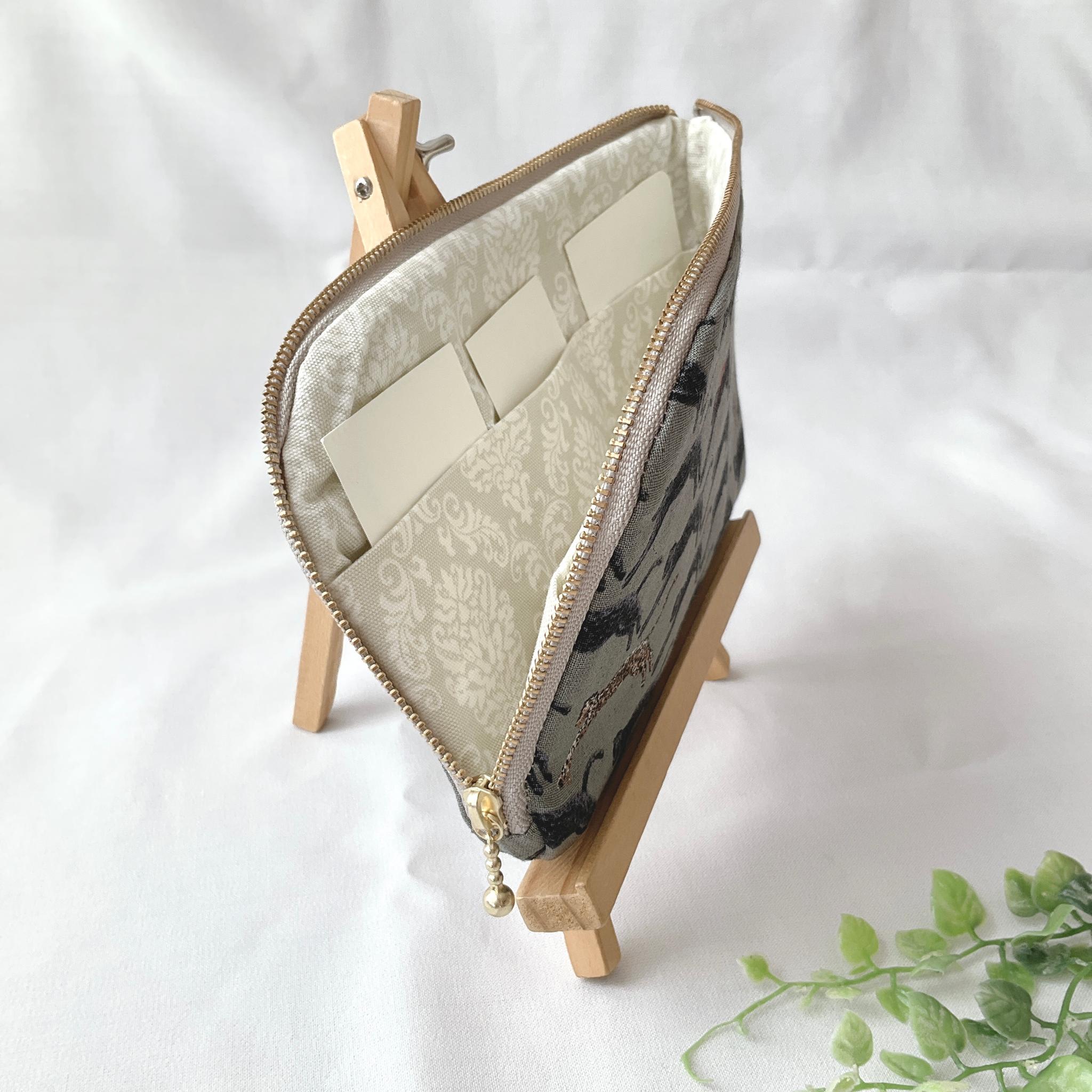 お薬手帳が入るL字ファスナーのポーチ お薬手帳 通帳ケース ヒョウ柄 | 5枚目