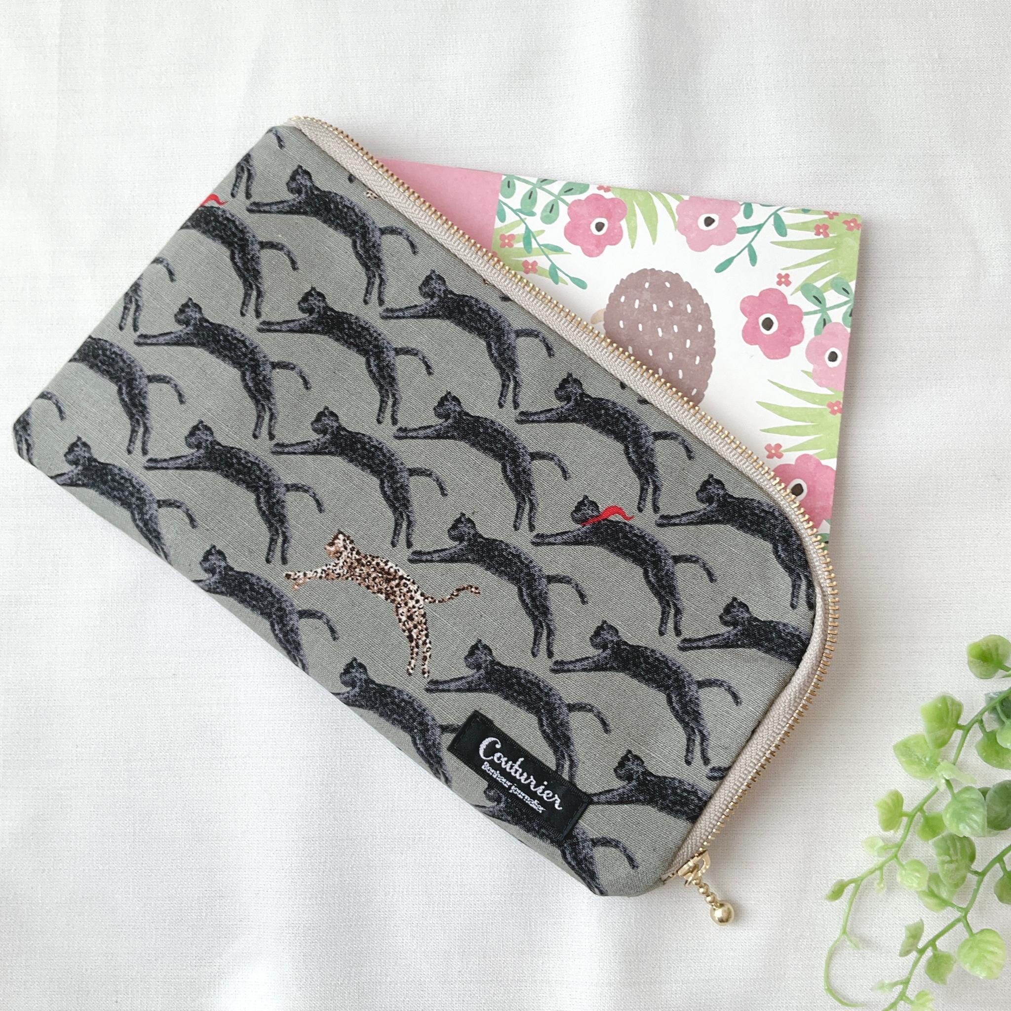 お薬手帳が入るL字ファスナーのポーチ お薬手帳 通帳ケース ヒョウ柄 | 6枚目