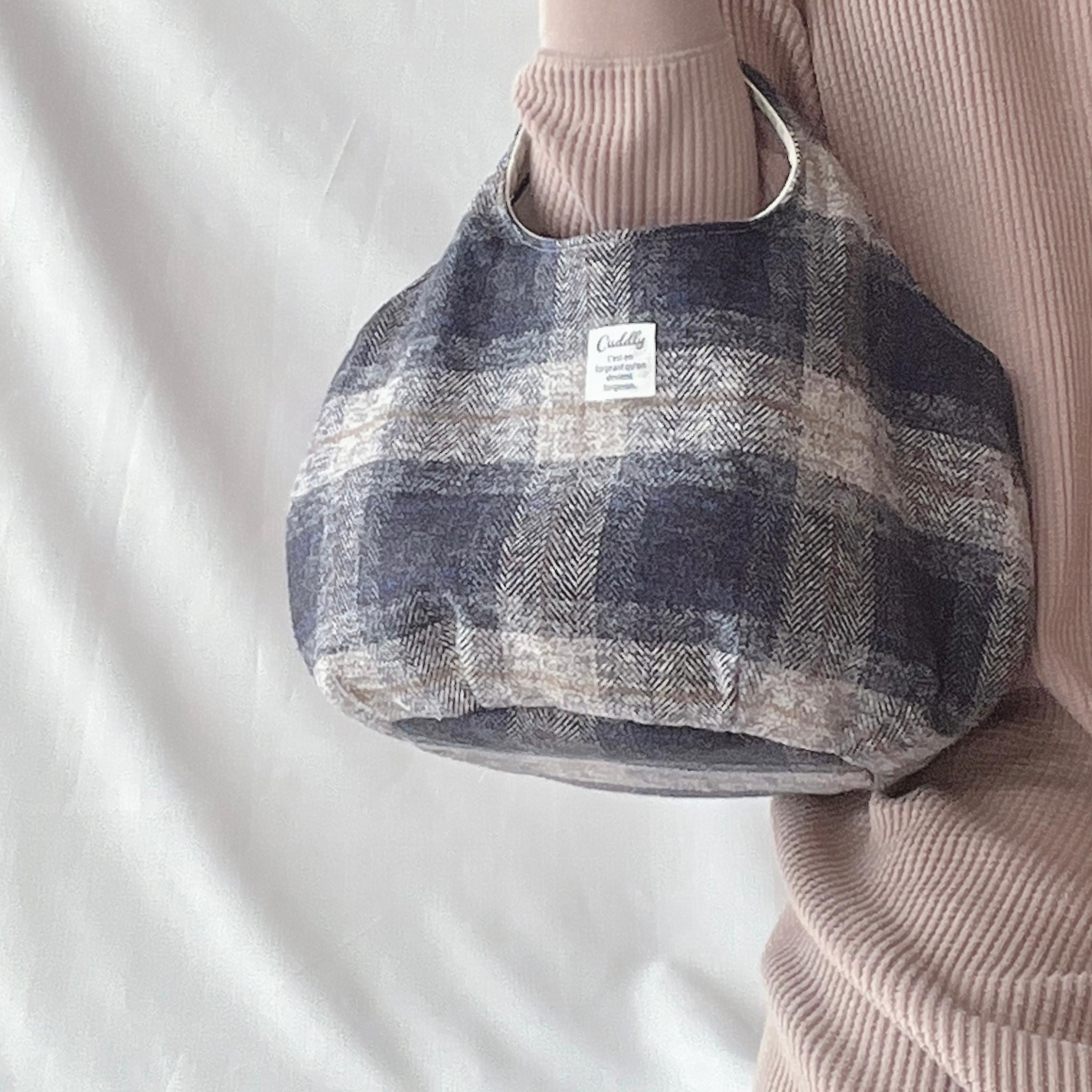 あったか素材のころりんバッグ　Mサイズ　手持ち　コーデュロイ　チェック | 9枚目