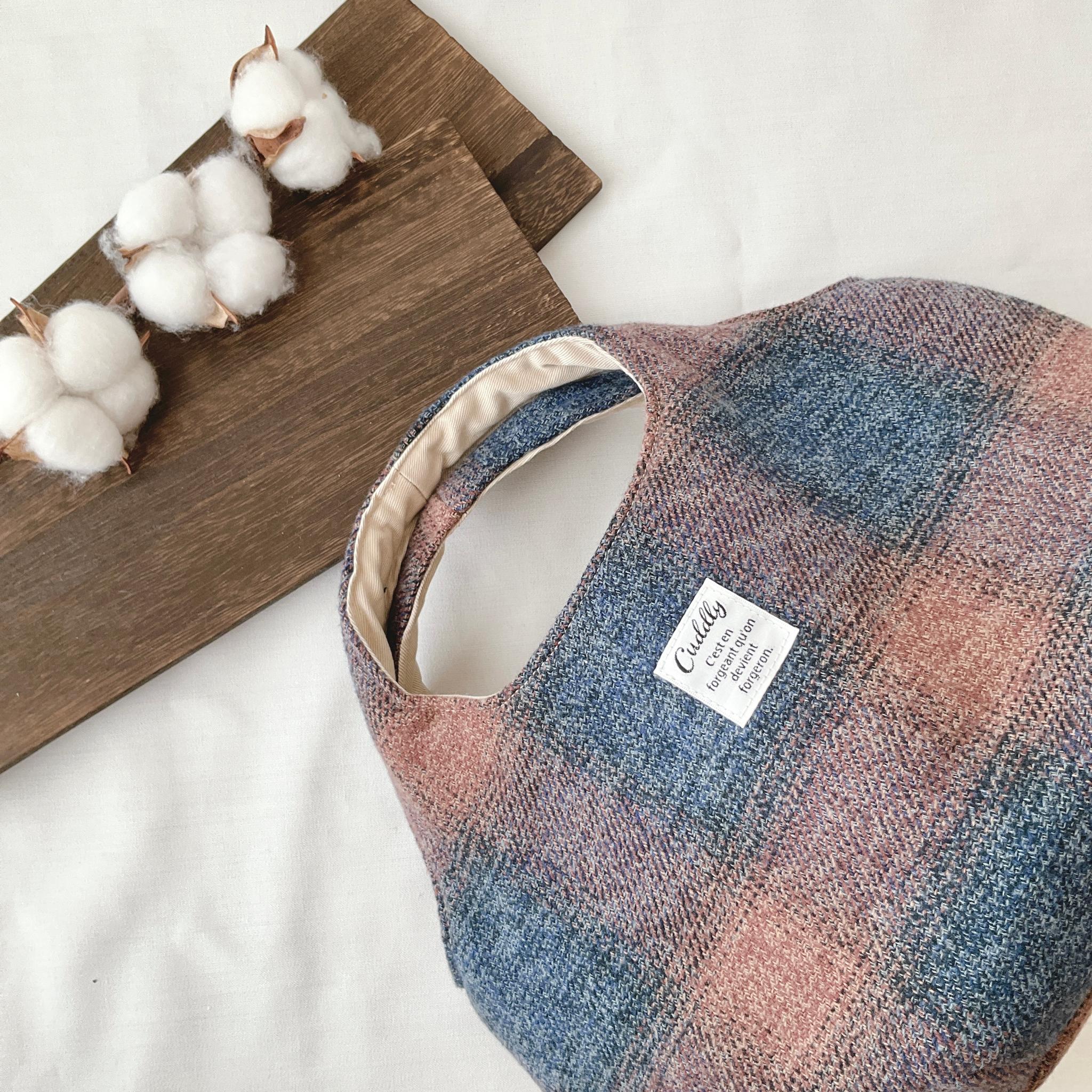 コットンツイードの小さなころりんバッグ　Sサイズ　中身が見えないのが嬉しい　グレー＆オレンジ | 2枚目