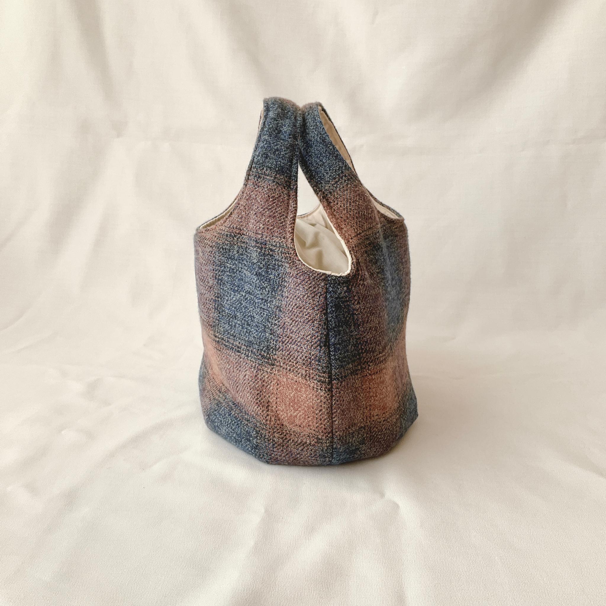 コットンツイードの小さなころりんバッグ　Sサイズ　中身が見えないのが嬉しい　グレー＆オレンジ | 4枚目