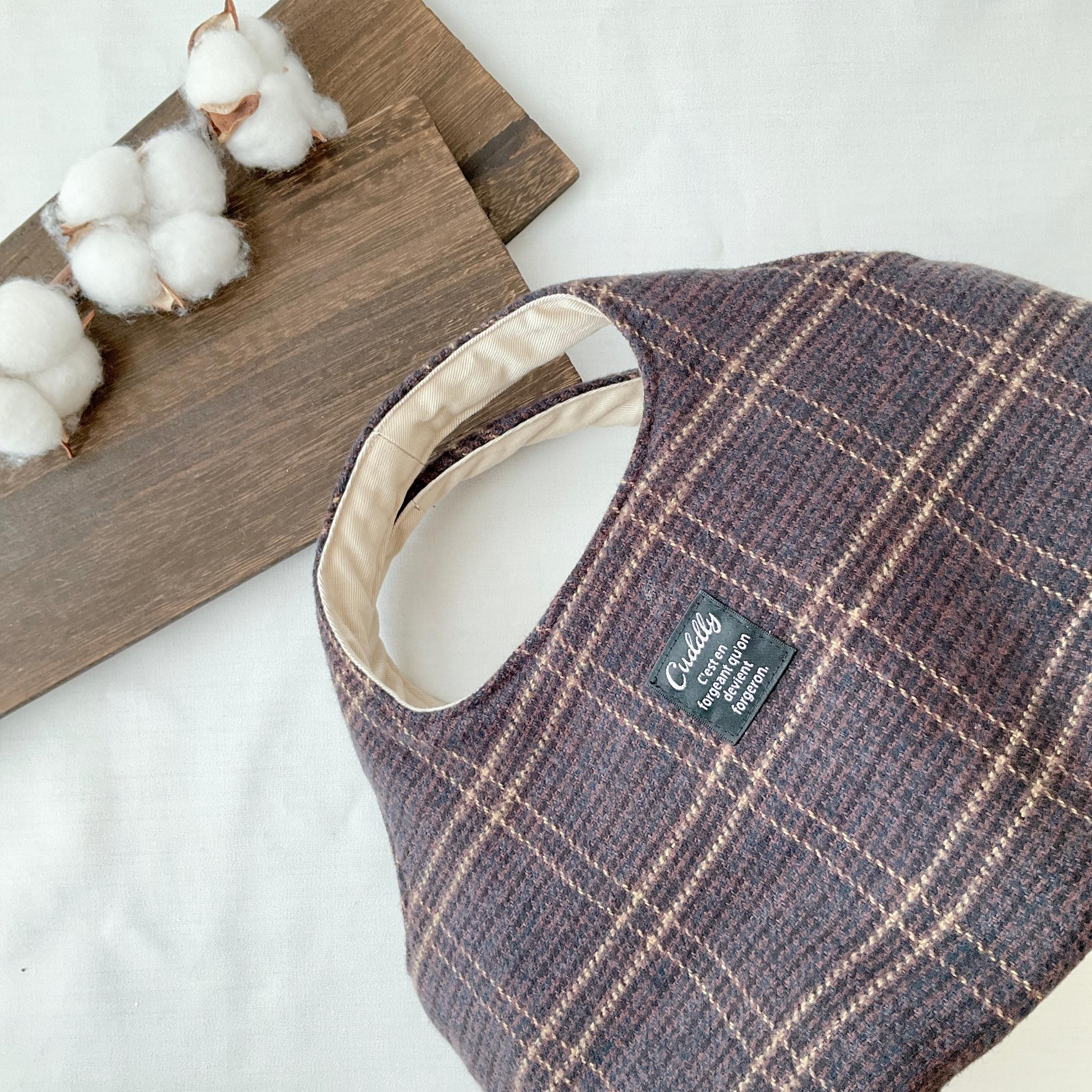 コットンツイードの小さなころりんバッグ　Sサイズ　中身が見えないのが嬉しい　ダークブラウン1枚目の画像