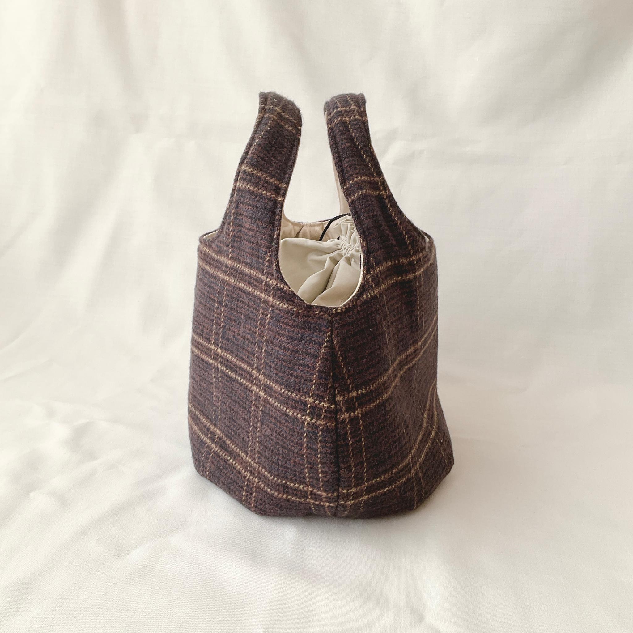 コットンツイードの小さなころりんバッグ　Sサイズ　中身が見えないのが嬉しい　ダークブラウン | 4枚目